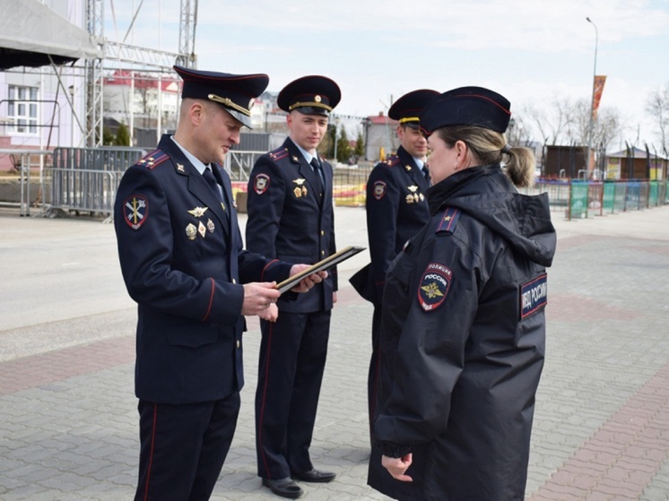 Стражи порядка в НАО перешли на летнюю форму одежды