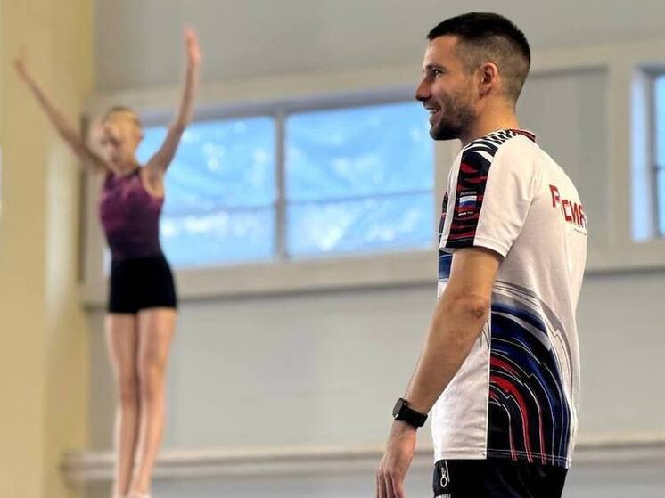 Мастер-класс для юных спортсменов в Новом Уренгое провел чемпион мира по прыжкам на батуте