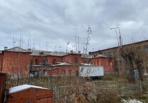 В Красноярске прокуратура обратилась с требованием закрыть доступ к заброшенному зданию бывшей муниципальной школы на улице Свердловской