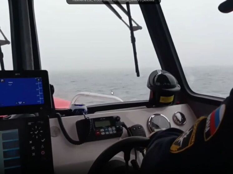 Спасатели и медики оперативно эвакуировали травмированного пенсионера с острова Рейнеке в Приморье