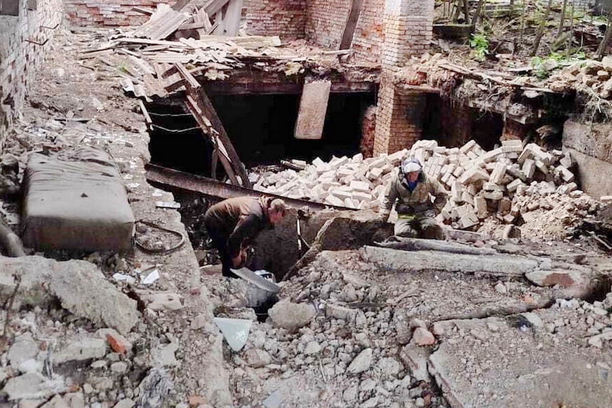 Заброшенное здание обрушилось на мужчину в российском регионе