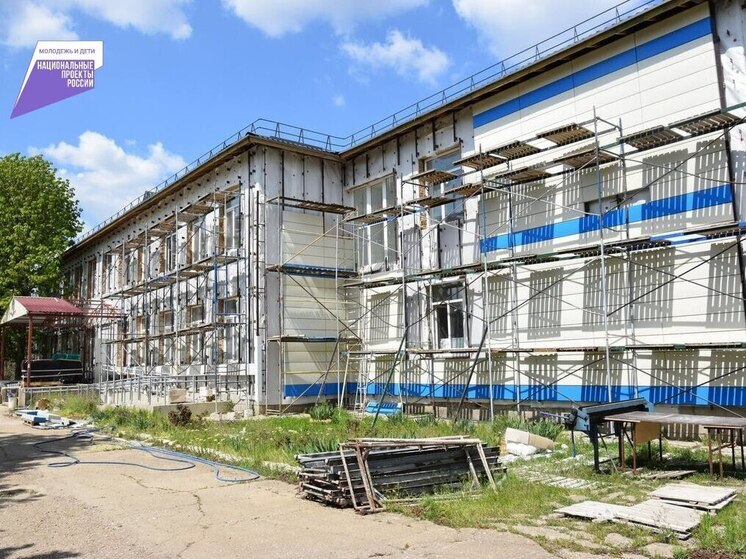 В селе Красногвардейского района продолжается капремонт школы