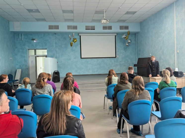 Полицейские встретились с представителями родительского сообщества в Великих Луках
