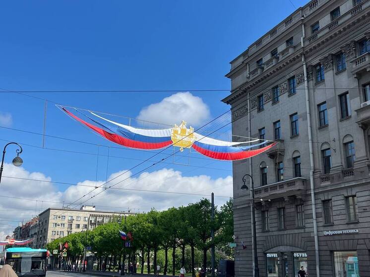 Петербург украсили ко Дню города