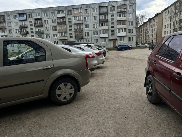 В Апатитах ищут владельцев брошенных автомобилей
