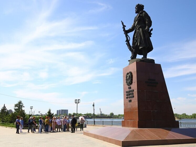 Участники «Активного долголетия» познакомились с историей Нижней набережной Иркутска