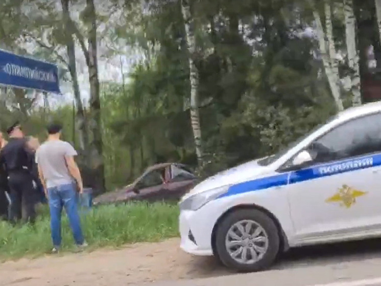 В Тверской области легковушка вылетела в кювет рядом с въездом в Конаково
