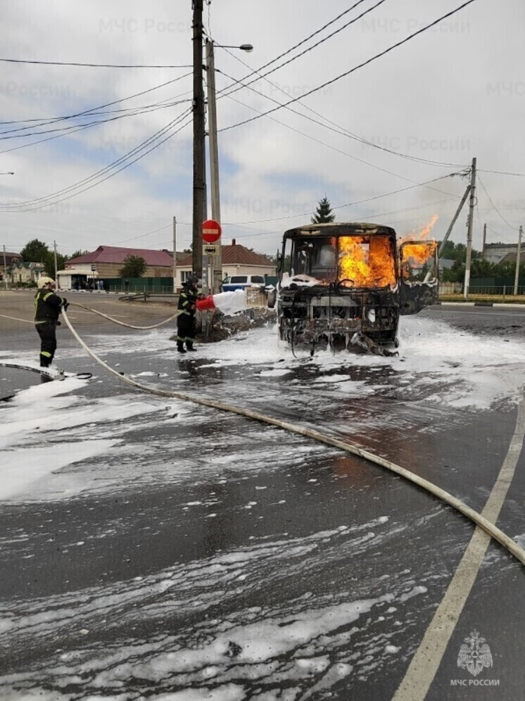В Орловской области на ходу загорелся автобус