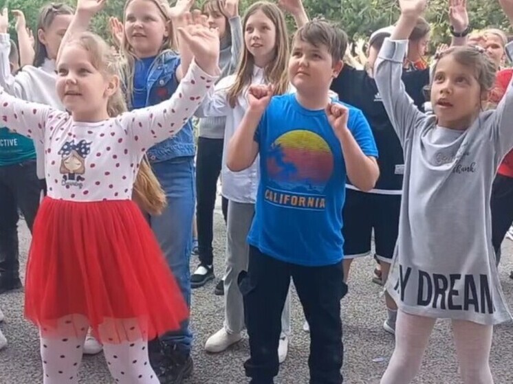 Краснодарские аниматоры порадовали херсонскую детвору игровой программой