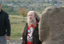 Не так давно Сергей Летов побывал в столице ДНР, где участвовал в двух показах моноспектакля «Мистерии преображения»