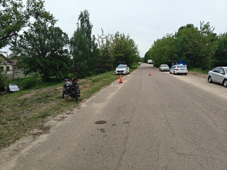 В Орловском округе в ДТП попали два подростка на мопеде
