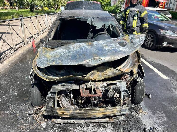 В Калининграде легковушка загорелась во время движения