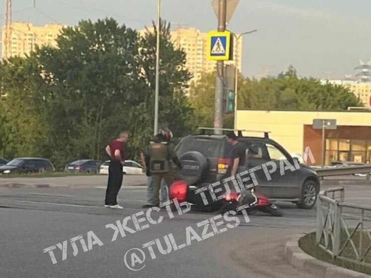 В Туле вечером 27 мая мотоциклист влетел в багажник внедорожника