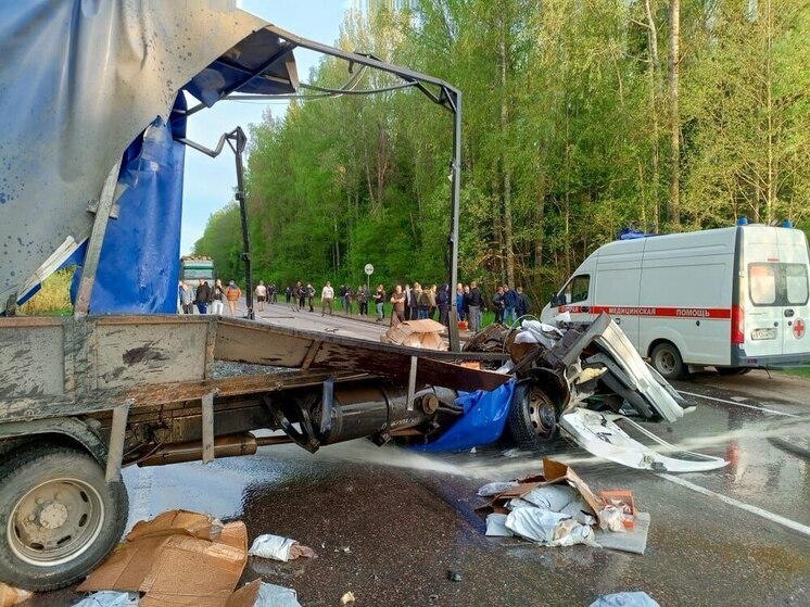 В Кингисеппском районе произошло массовое ДТП: 1 погиб и 6 пострадало