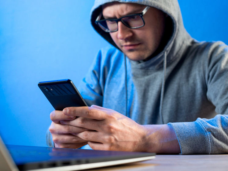 МВД: школьники сдают в аренду аккаунты WhatsApp мошенникам