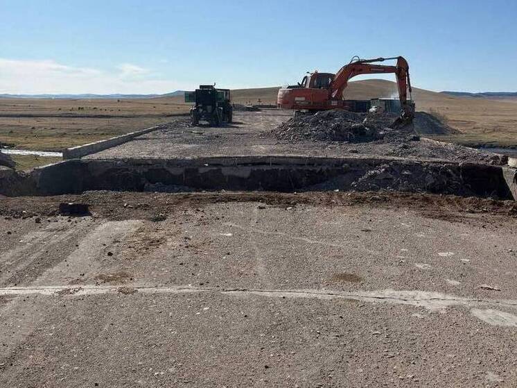 В Бурятии ремонтируют мост через реку Эгита  вблизи села Поперечное
