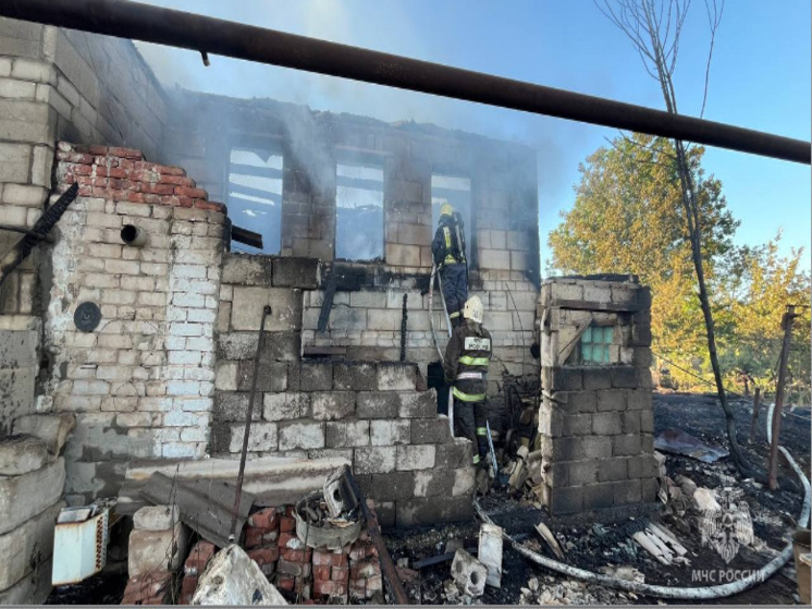 В Старокучергановке из-за поджога сгорел дом, автомобиль и три хозпостройки
