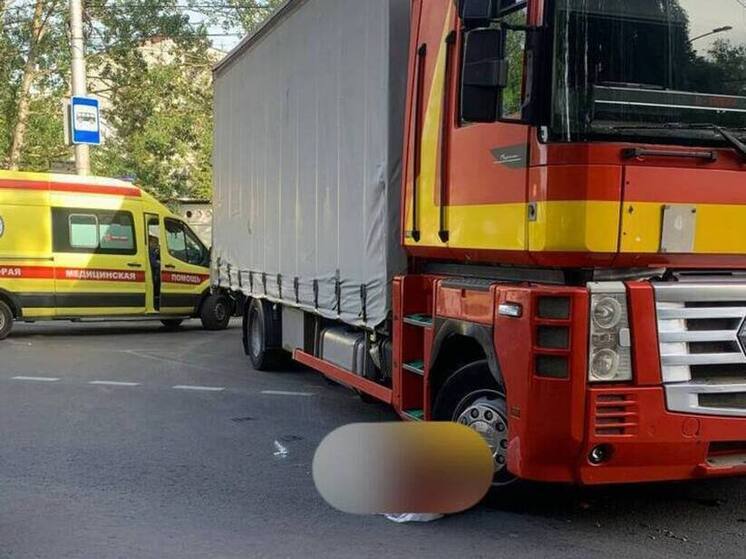 В Калуге грузовик насмерть сбил пешехода