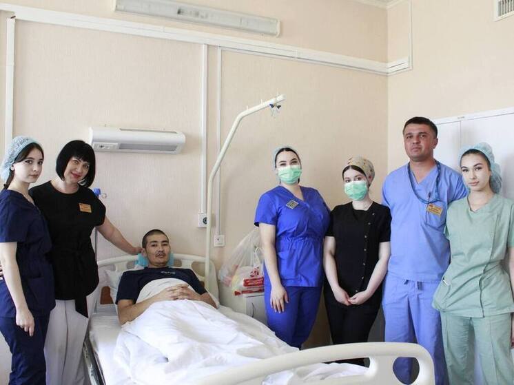 Астраханские сосудистые хирурги спасли жизнь раненому участнику СВО