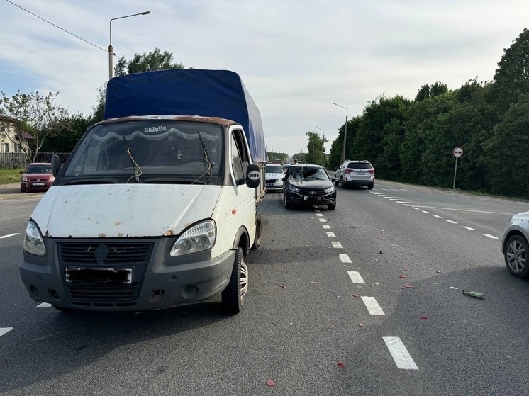 На орловской трассе в аварии пострадали три человека