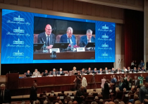 Общее собрание членов Российской академии наук начало работу в среду, 28 мая,  на Ленинском проспекте, 32, ровно в 10:00.
К моменту начала мероприятия в зале присутствовало 1020 членов РАН из 1840 (но регистрация ещё продолжалась).