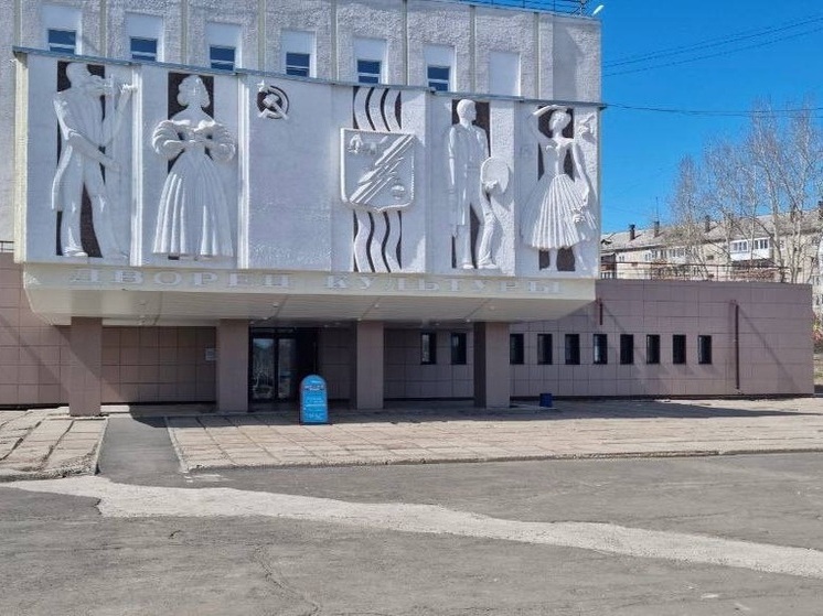 В Усть-Илимске продолжается благоустройство территории Дворца культуры им. И. И. Наймушина