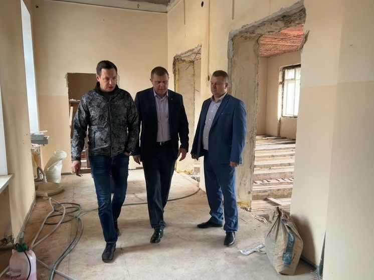 В Сольцах непогода помешала ремонту школьной крыши