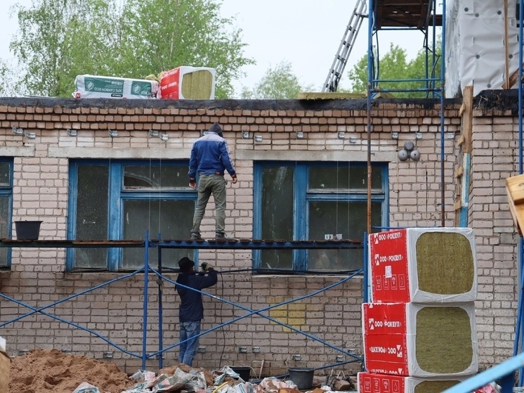 В Новгородском округе в детском саду отремонтируют крышу