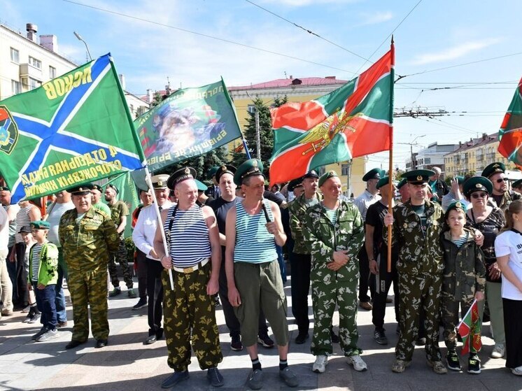 В честь Дня пограничника в Брянске провели торжественный митинг