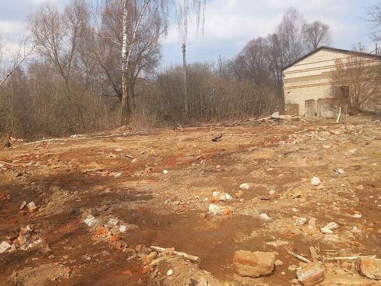 Жителей Медынского района избавили от опасного здания