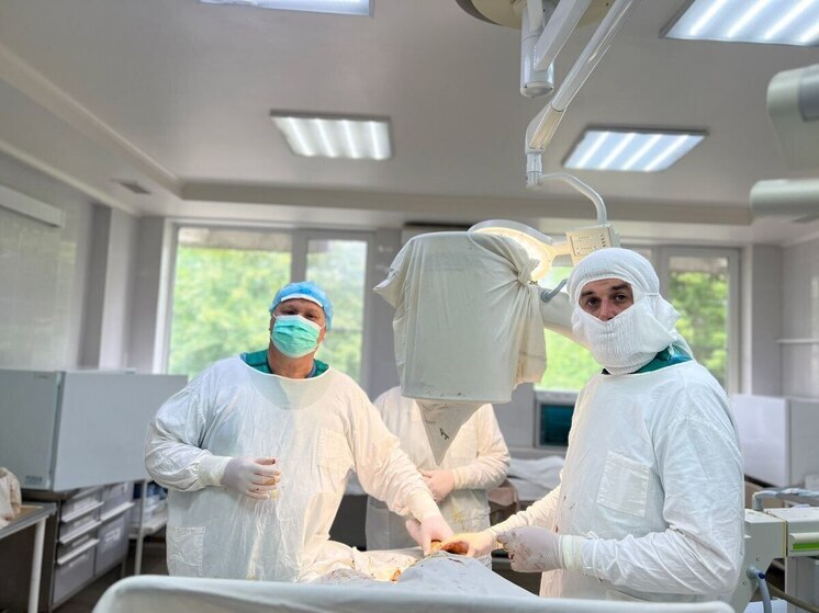 Впервые на КМВ травматологи провели операцию по коррекции роста костей в Ессентуках