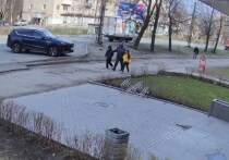 Случай в Петрозаводске, когда взрослый мужчина силой затащил двух детей в подъезд и угрожал их убить, явно хотят спустить «на тормозах»