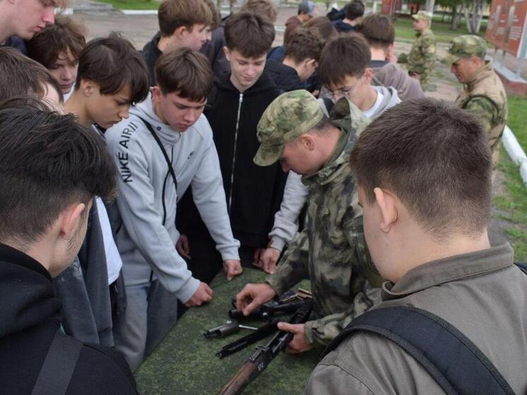 Рубцовским старшеклассникам пять дней преподавали уроки военной службы