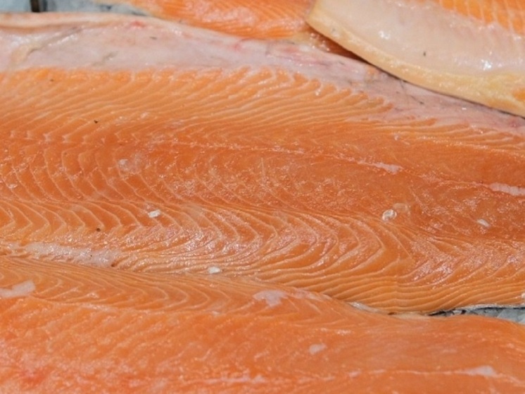 В Волгограде размороженную форель продавали под видом охлажденной