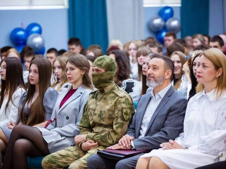 В Запорожье отзвенели прощальные школьные звонки