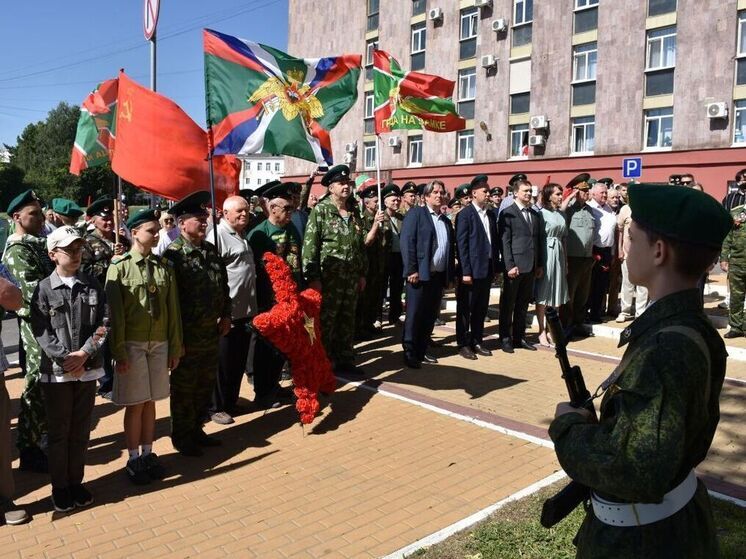 В Орле состоялся митинг в честь Дня пограничника