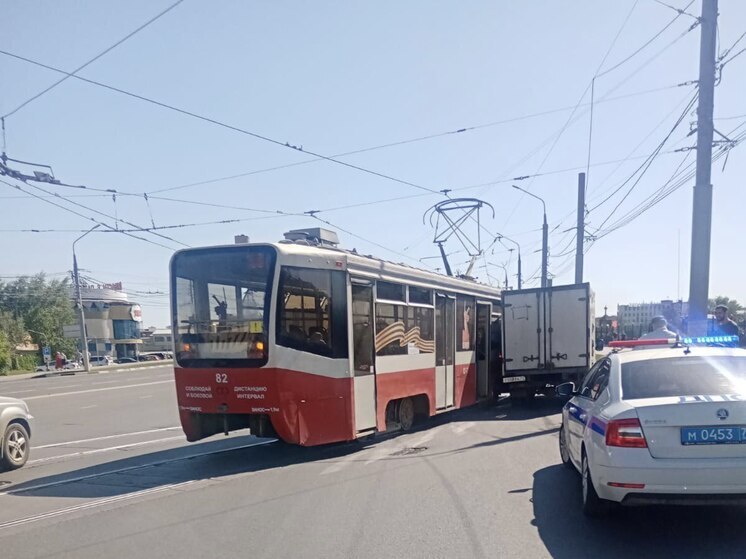 В Туле грузовая «Газель» устроила ДТП с трамваем у Зареченского моста