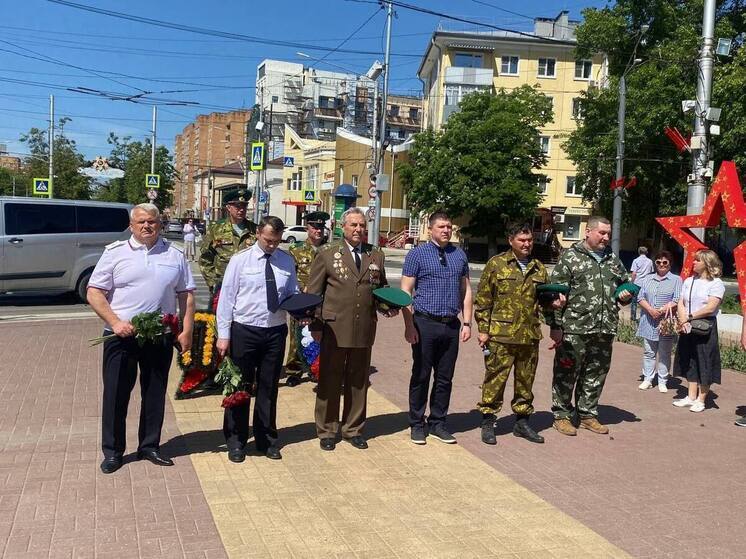 В Калуге пограничники строем прошли по центральной аллее города