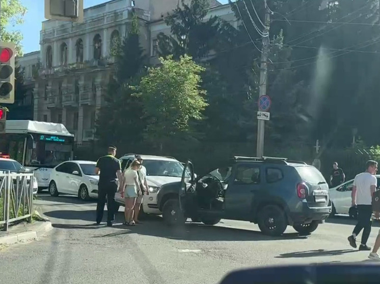 Три машины столкнулись на улице Каширина в центре Рязани 28 мая