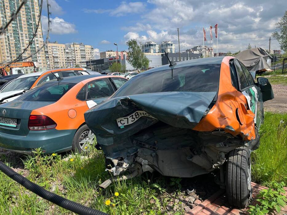 Некрополь из каршерингов «Делимобиль» встревожил жителей Красногвардейского района