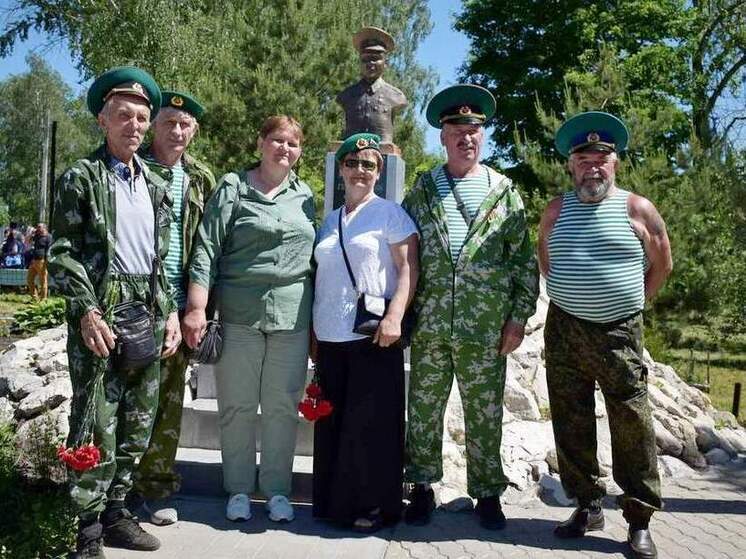 На родине Героя РФ Игоря Филькина под Рязанью прошёл митинг ко Дню пограничника