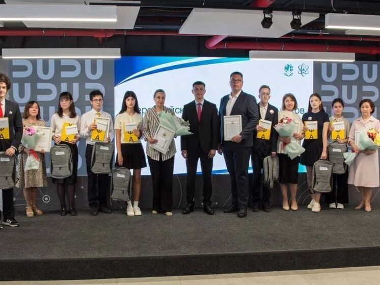 В Уфе наградили отличившихся школьников и их наставников