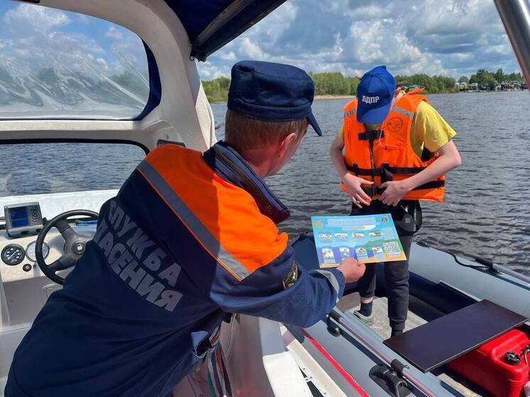 Спасатели и инспекторы ГИМС патрулируют Волгу у Мариинского Посада