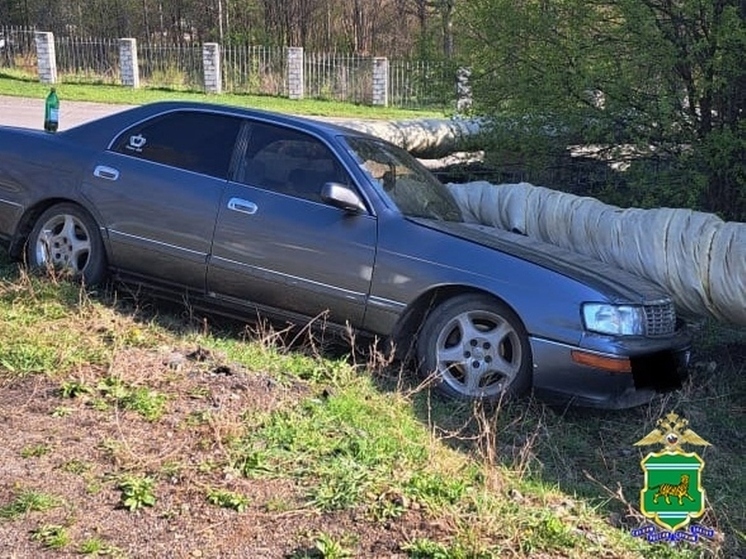 В ЕАО машина врезалась в теплотрассу