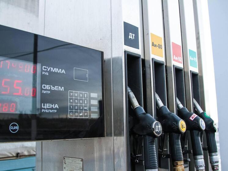 В Волгоградской области пошли на спад цены на дизель и бензин