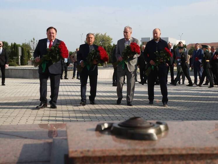 Глава Татарстана посетил мемориал памяти и славы в Назрани