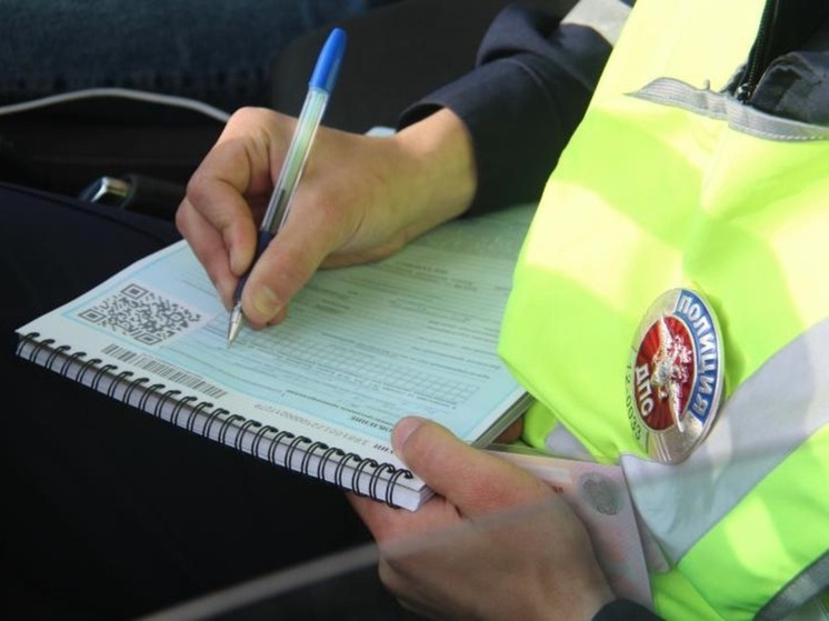 Правила общения с инспектором ДПС: водителям ни в коем случае не следует говорить эти фразы