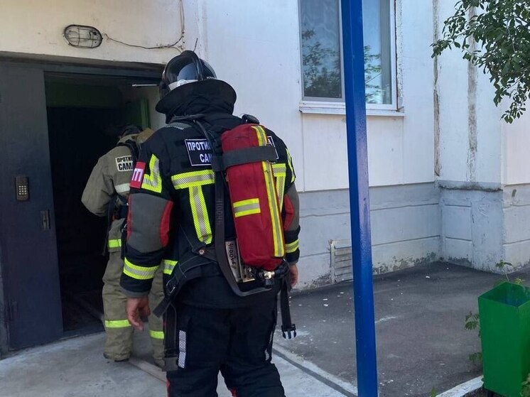 В Самарской области из горящего дома эвакуировали 6 человек, трое - дети