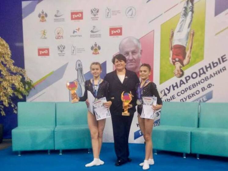 Спортсменки из Нового Уренгоя взяли 2 золота на международном турнире по прыжкам на батуте