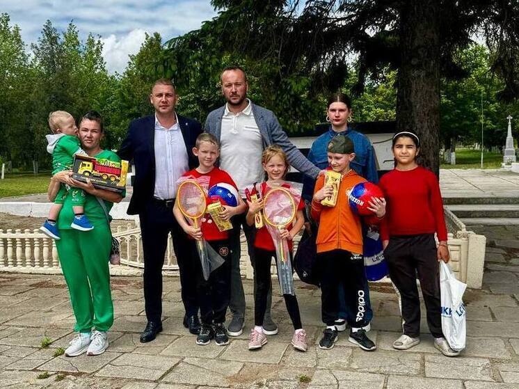 Подарки детям, пострадавшим от атак ВСУ, вручили в Бехтерах
